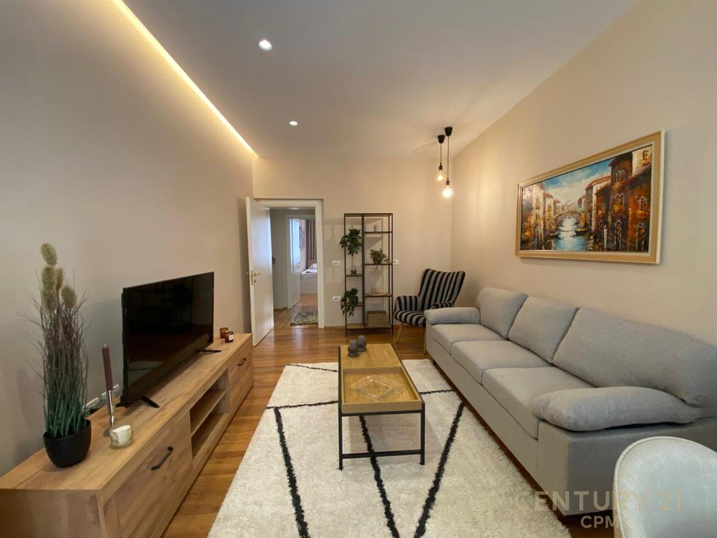 Apartament 2+1 Me Qira në Ish Blloku, Tiranë