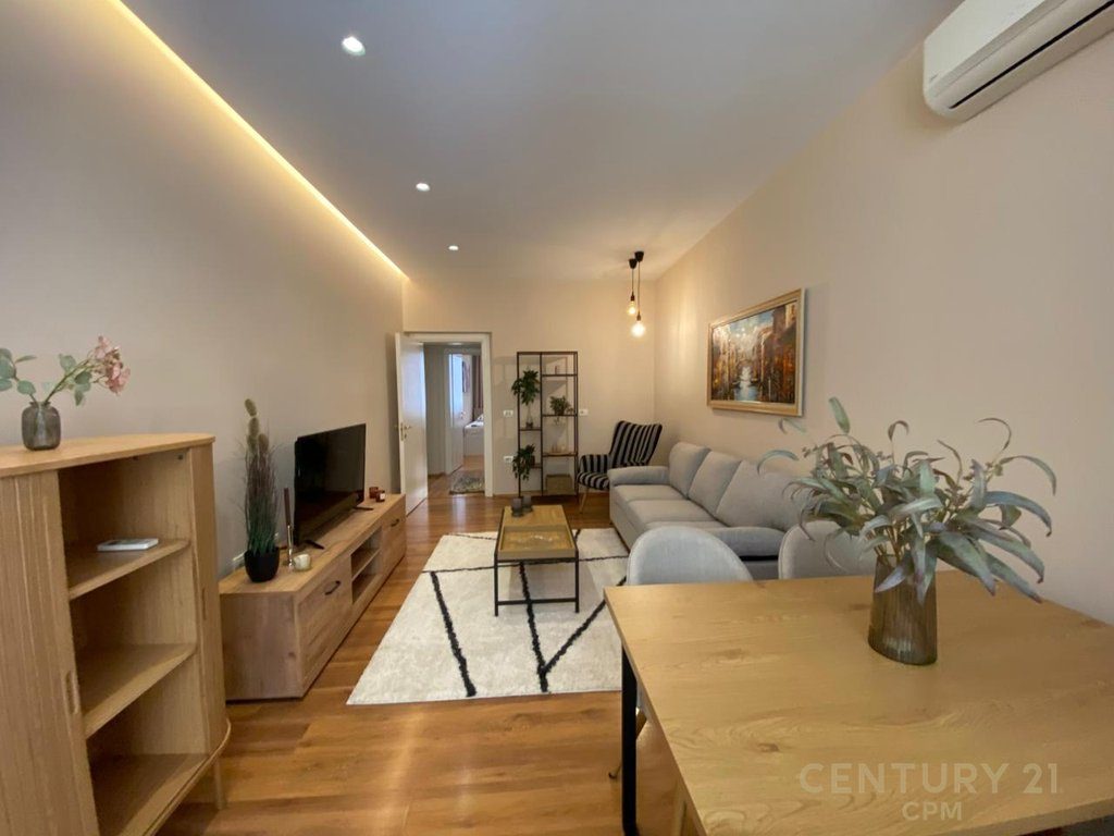 Apartament 2+1 Me Qira në Ish Blloku, Tiranë