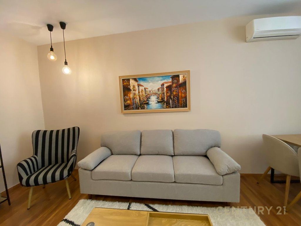 Apartament 2+1 Me Qira në Ish Blloku, Tiranë