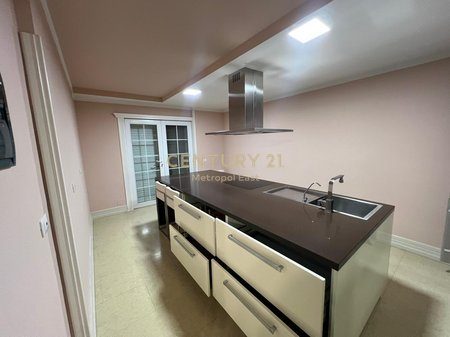 Për Qira - Vilë Luksoze me Pishinë në Rolling Hills Luxury Residences