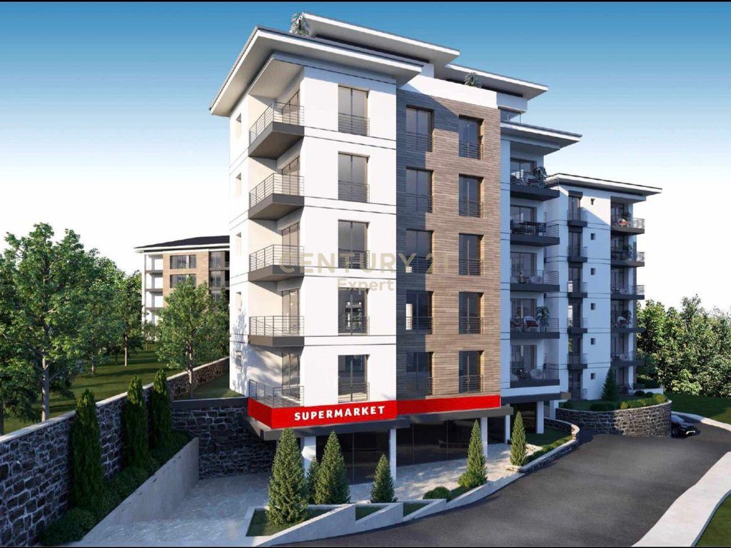 Shitet apartament 3+1+2+ Verand tek Liqeni i Thate
