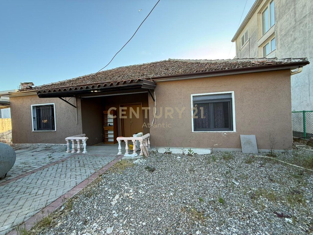 Shtëpi 3+1 Për Shitje në Periferinë e Shijakut - 65,000€ | 270 m²