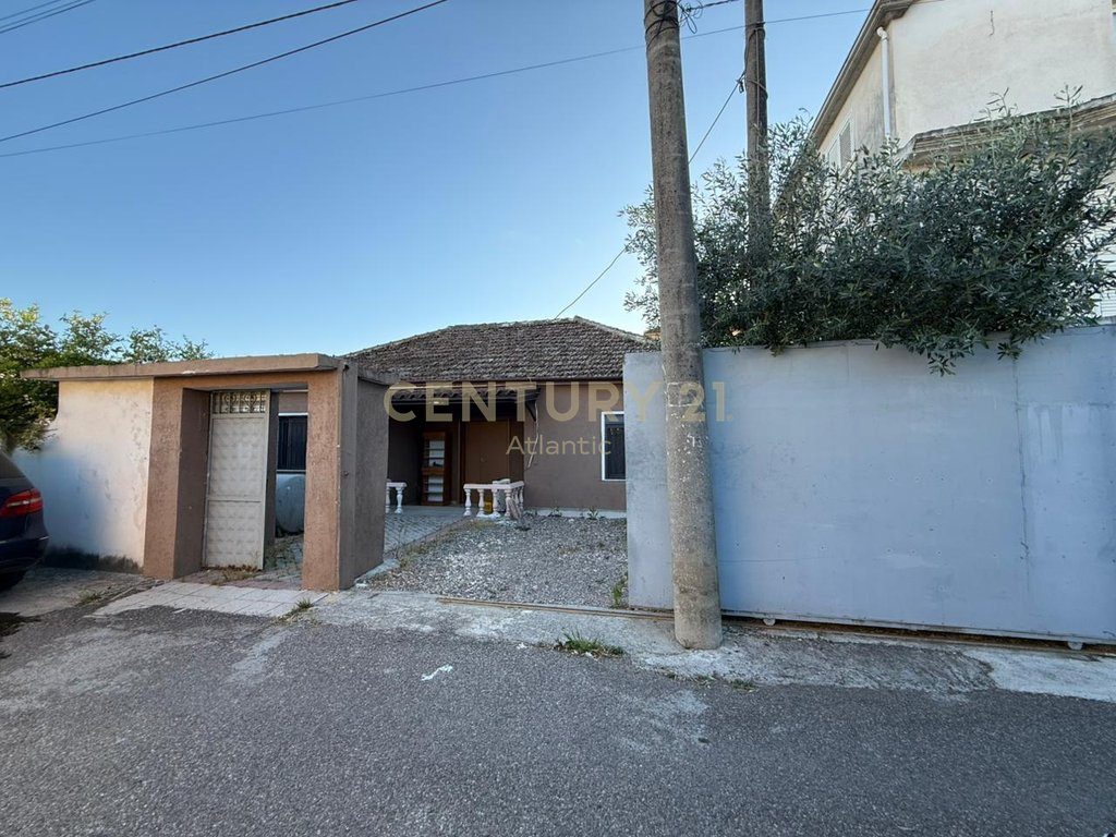Shtëpi 3+1 Për Shitje në Periferinë e Shijakut - 65,000€ | 270 m²
