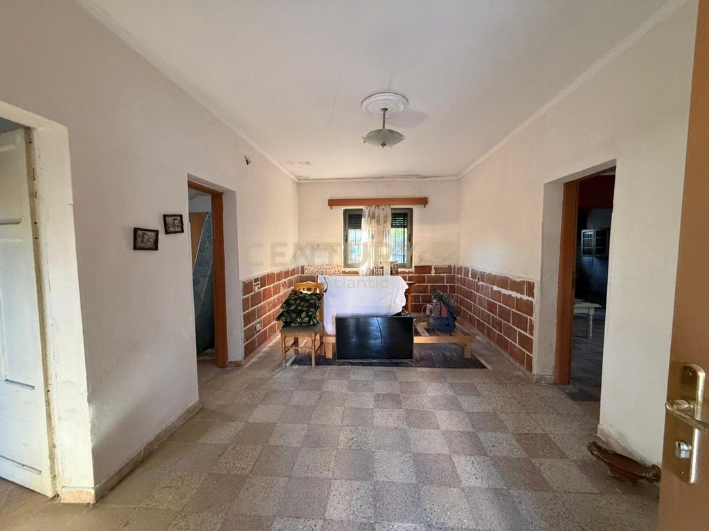 Shtëpi 3+1 Për Shitje në Periferinë e Shijakut - 65,000€ | 270 m²