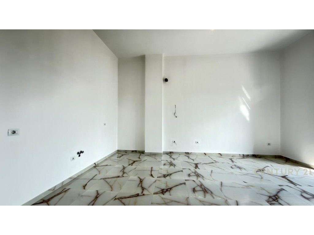 Jepet apartament 2+1+2 per Zyra tek Rruga e Barrikadave!