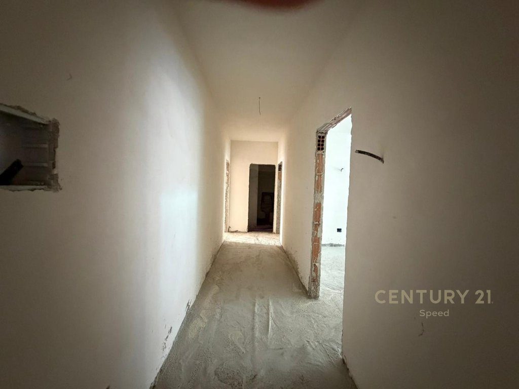 Apartament 2+1+2 për shitje në Paskuqan!