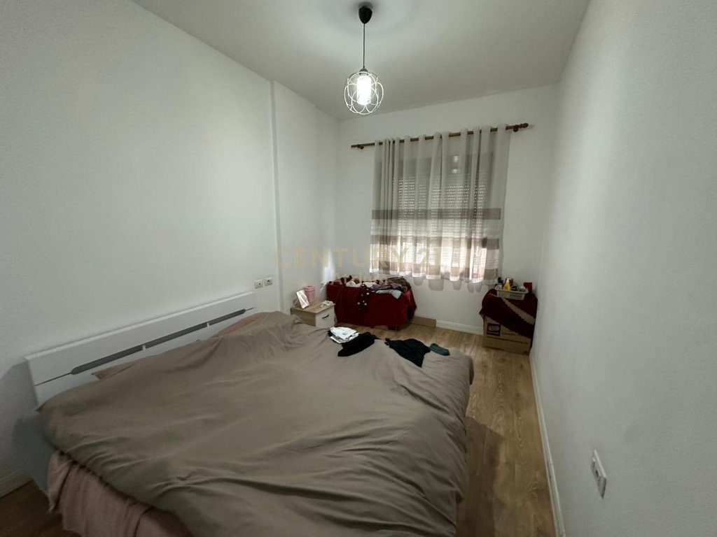 JEPET APARTAMENT 2 + 1 ME QIRA PRANE MATERNITETIT TE  RI !