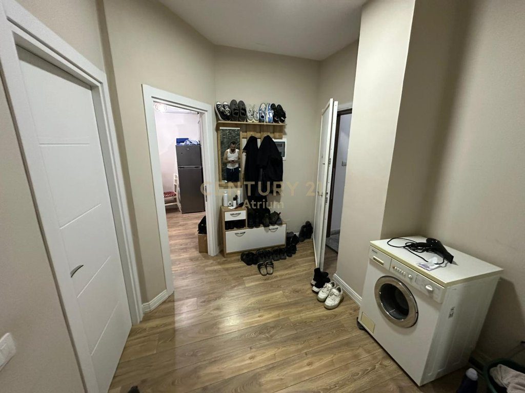 JEPET APARTAMENT 2 + 1 ME QIRA PRANE MATERNITETIT TE  RI !