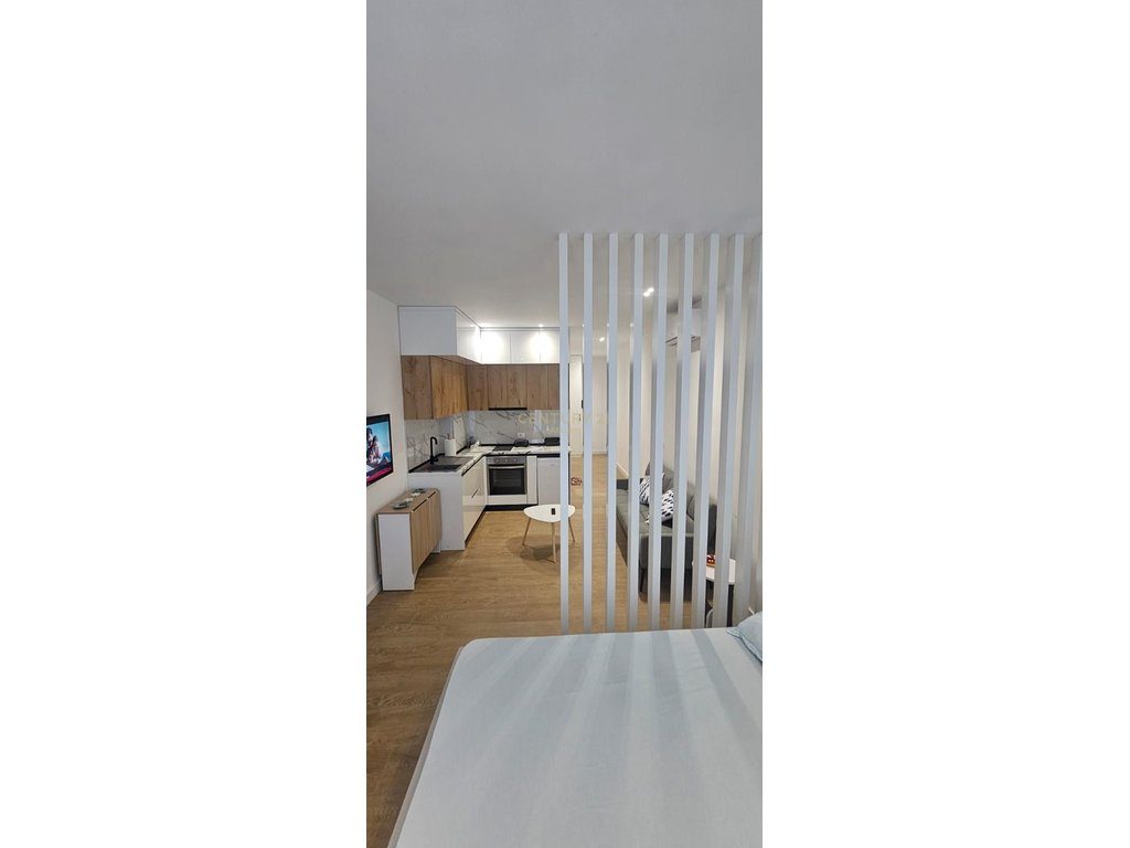 SHITET STUDIO APARTAMENT NE QERRET, PRANË HOTEL BRILIANT – IDEAL PËR INVESTIM!!!