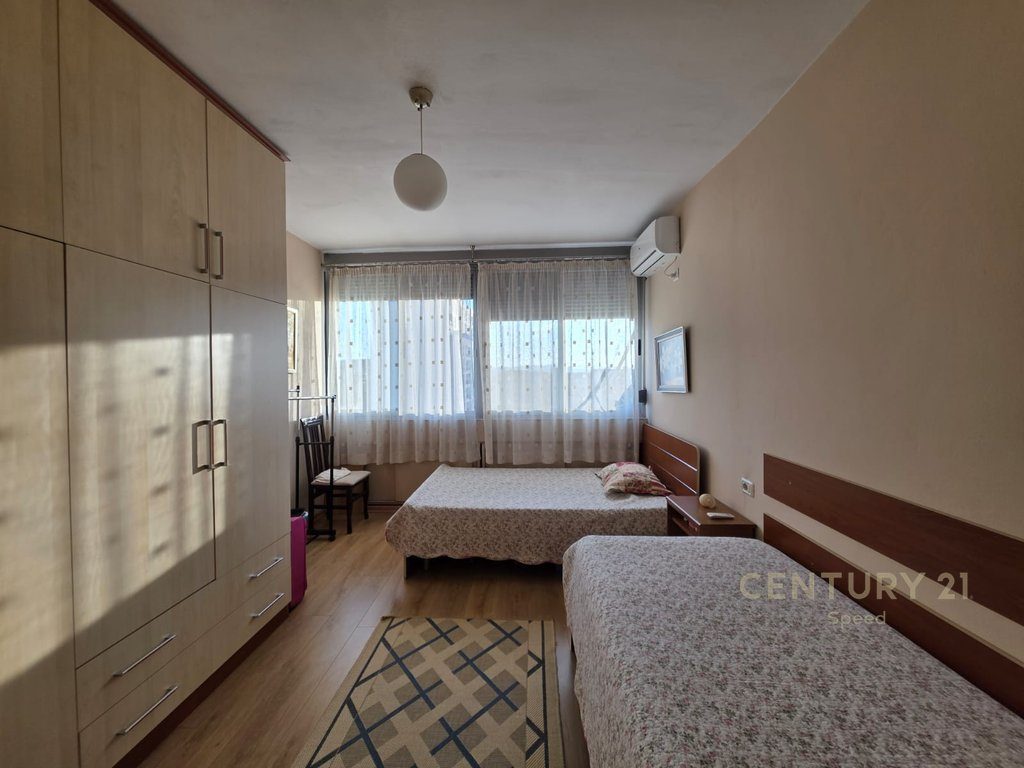 Apartament 1+1 me qira pranë Shkollës së Bashkuar!