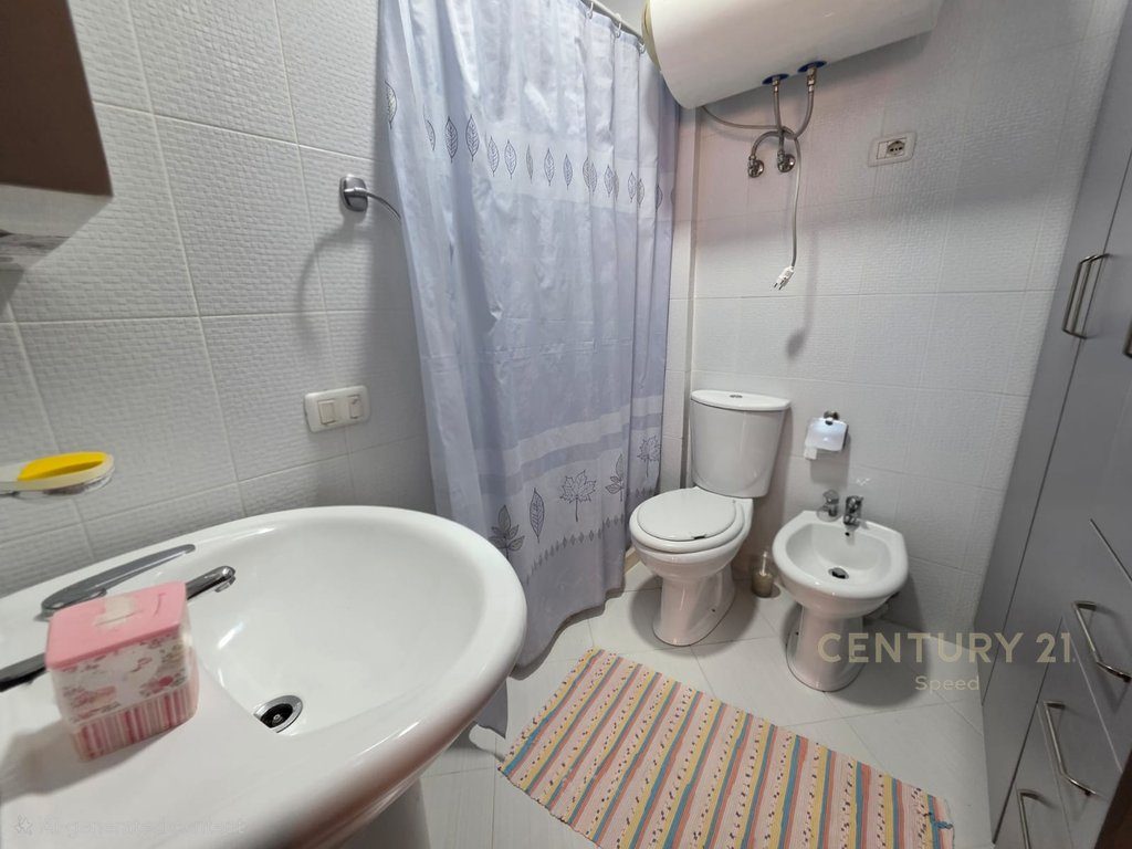Apartament 1+1 me qira pranë Shkollës së Bashkuar!