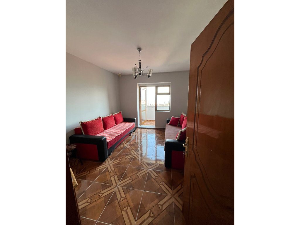 APARTAMENT NË SHITJE NË POGRADEC – RRUGA E SPITALIT, ME PAMJE NGA LIQENI !!