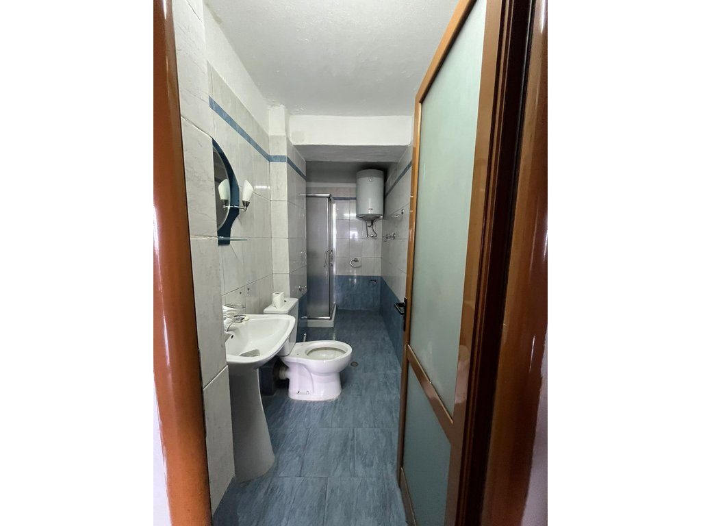 APARTAMENT NË SHITJE NË POGRADEC – RRUGA E SPITALIT, ME PAMJE NGA LIQENI !!