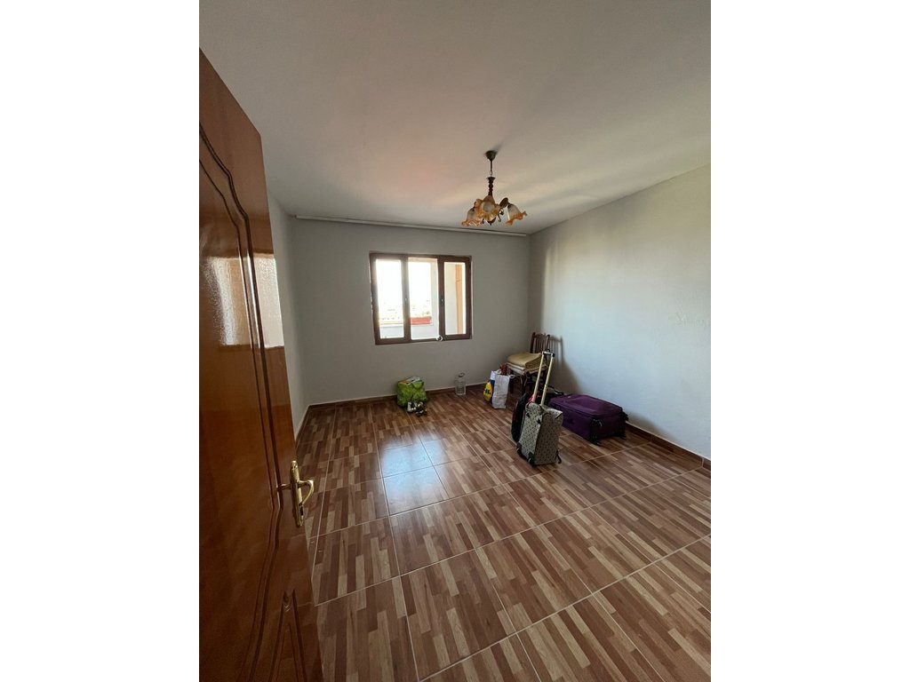 APARTAMENT NË SHITJE NË POGRADEC – RRUGA E SPITALIT, ME PAMJE NGA LIQENI !!