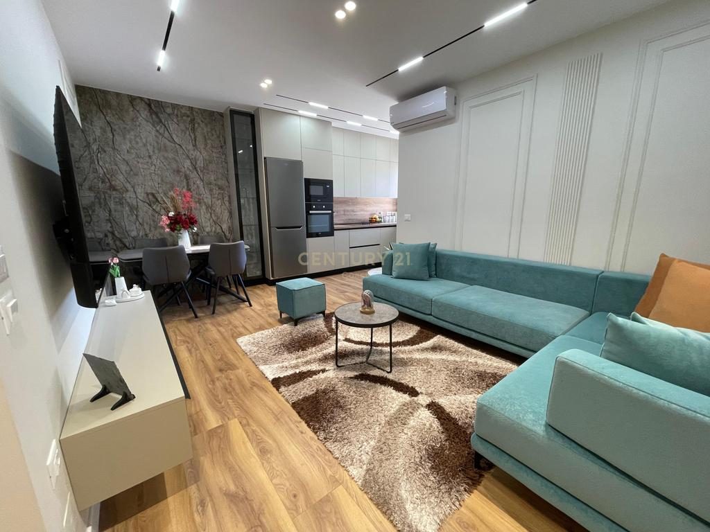Ofrohet apartament modern 2+1 per shitje në Vlorë – Kombinat!