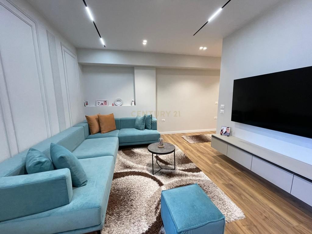 Ofrohet apartament modern 2+1 per shitje në Vlorë – Kombinat!