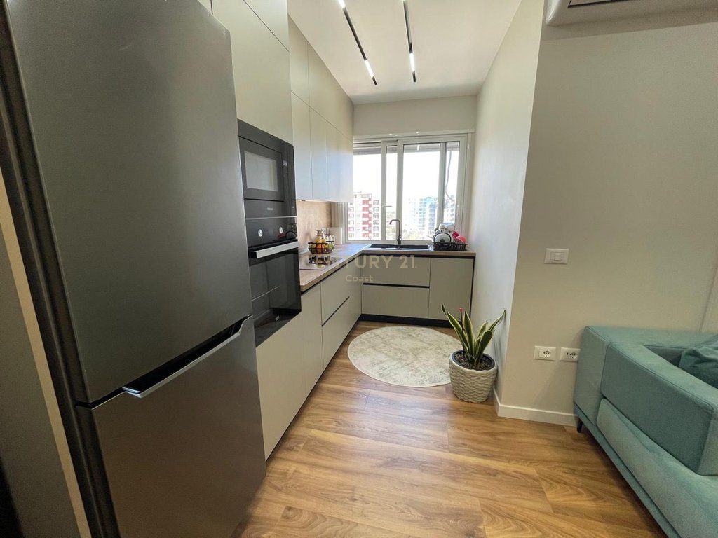 Ofrohet apartament modern 2+1 per shitje në Vlorë – Kombinat!
