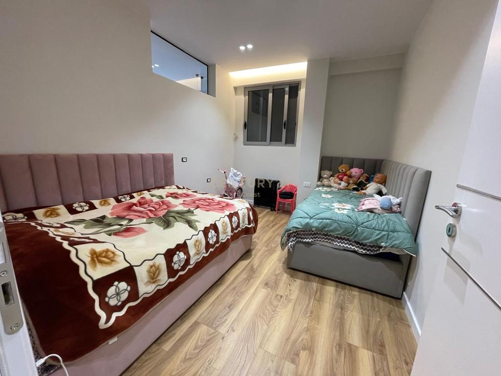 Ofrohet apartament modern 2+1 per shitje në Vlorë – Kombinat!