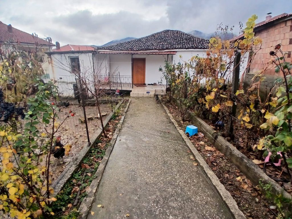 SHTËPI 1-KATËSHE NË SHITJE – VERDOVË, POGRADEC !!!