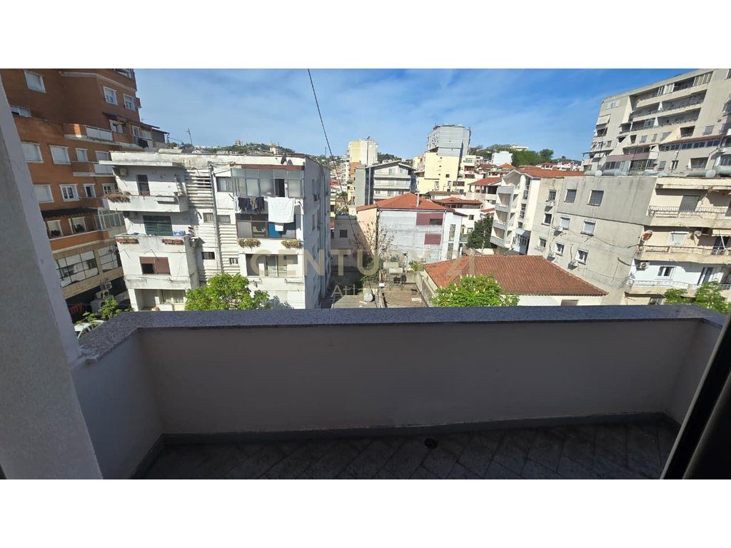 APARTAMENT 6+2 NË SHITJE  Rruga Aleksander Goga, Durrës