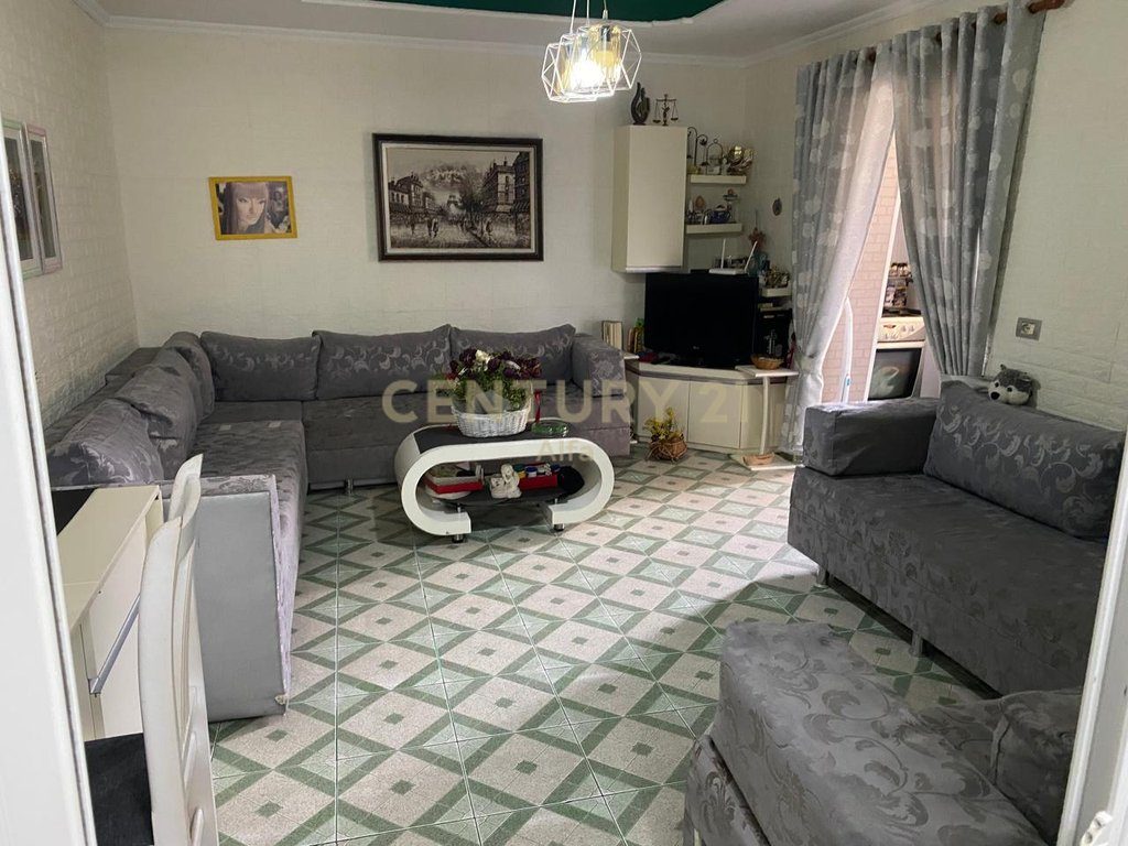 Shitet apartament 1+1 tek Selvia, pranë shkollës “Siri Kodra”!