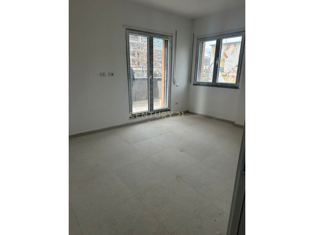 AMBIENT ZYRE ME QIRA, REZIDENCA DAEL, BULEVARDI I RI, TIRANE!