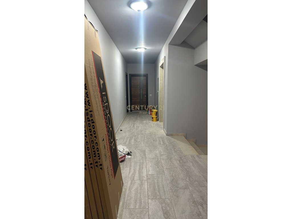 AMBIENT ZYRE ME QIRA, REZIDENCA DAEL, BULEVARDI I RI, TIRANE!