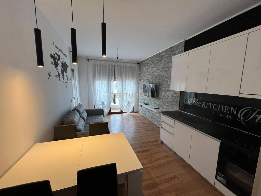 Shitet apartament 2+1 Fresk