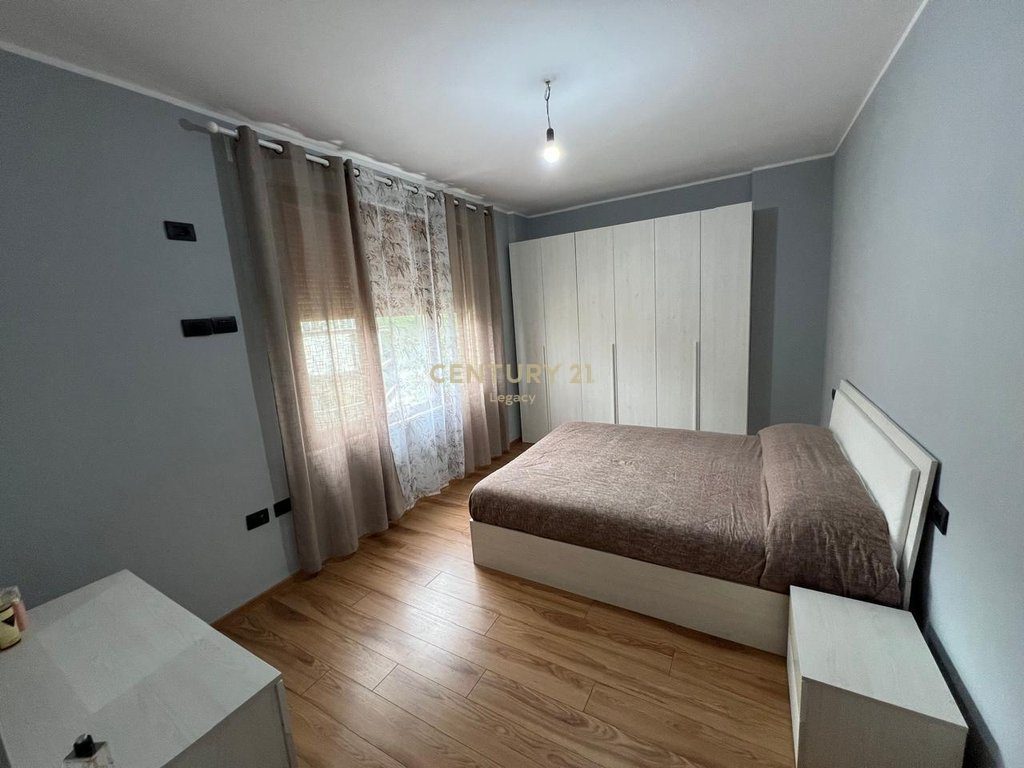 Shitet apartament 2+1 Fresk