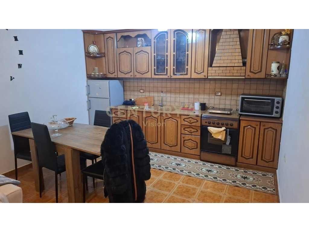 Shtëpi 2-kateshe + garazh me qira në Qendër,  Shkodër  | 100 m²