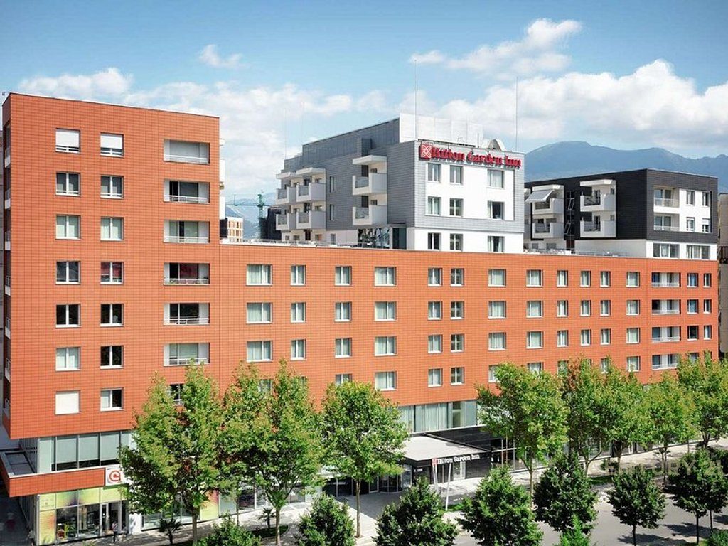 ZYRE ME QERA TE HILTON, PRANE DELIJORGJIT!