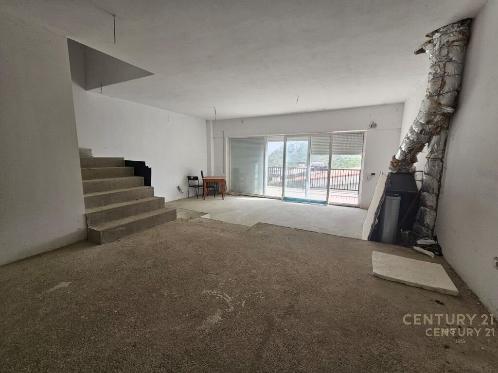 Vile me pishine ne Rezidencen Kodra e Diellit 1!