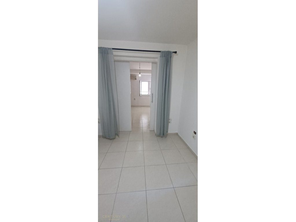 Jepet me qira 3+1+2 ne Xhamllik
