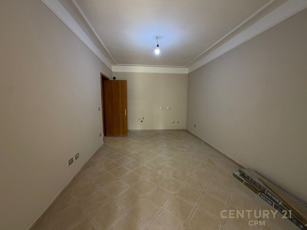 Apartament 2+1 Per Shitje Te Rr. Kavajes!