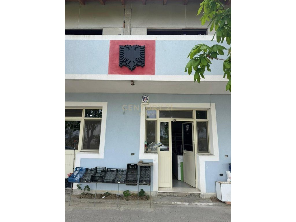 Ambient me Qera në Rrugë Kryesore – Fllakë
