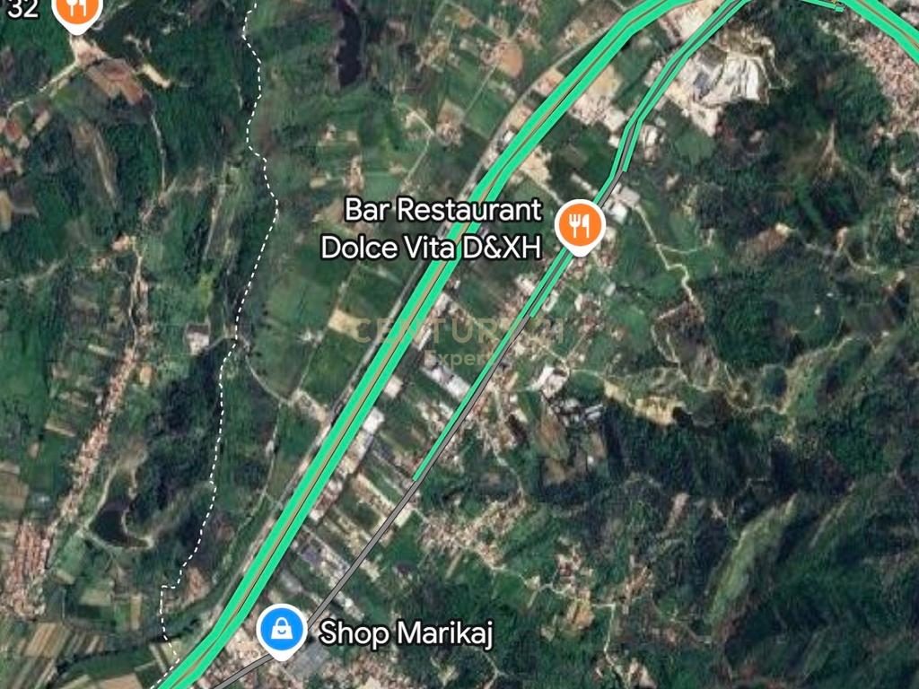Toke dhe kapanone per shitje buze autostrades Tirane -Durres
