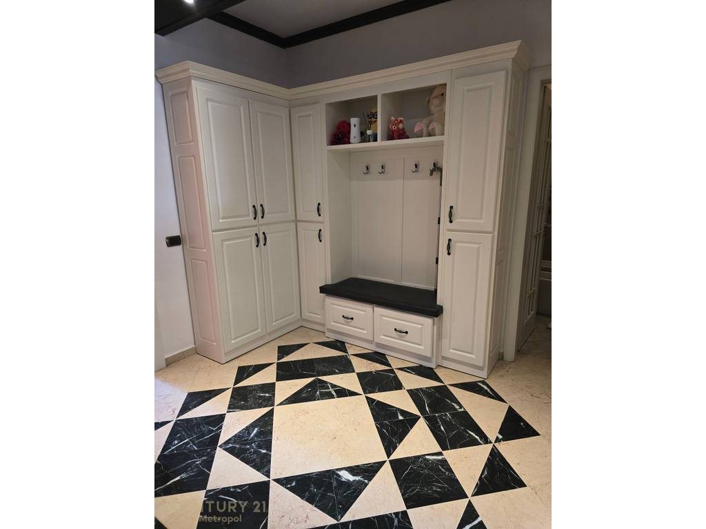 Shitet Super Apartament i investuar 2+1+2 + dy BAllkone
 Tek njesia Administrative nr 13
