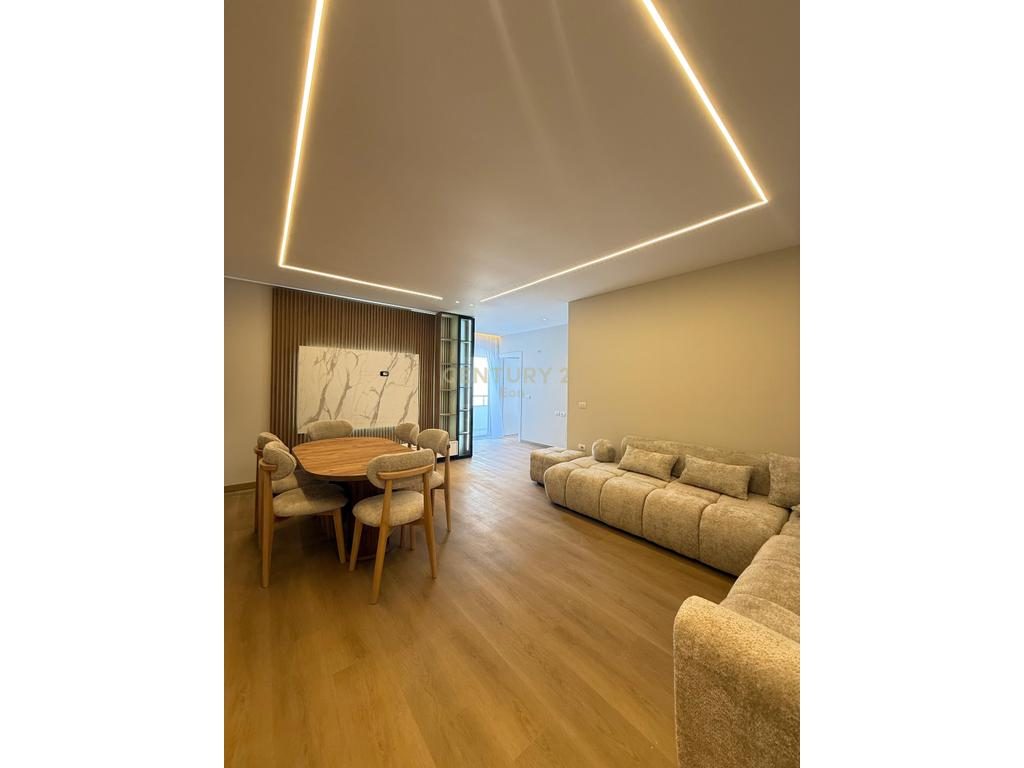 Apartament luksoz për shitje në Golem – vetëm 30 metra nga deti!