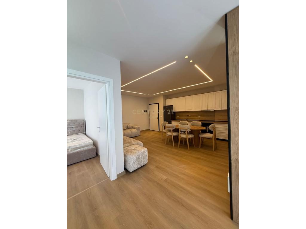 Apartament luksoz për shitje në Golem – vetëm 30 metra nga deti!