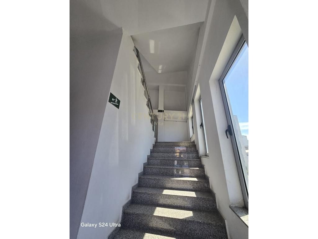 Ambient 500m2 me Qira në Shkozet, Durrës, në Rrugë Kryesore !
