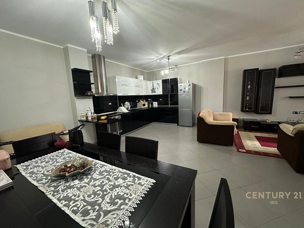 Apartament 2+1 per Qira prane Marinaj Hotel, Unaza e Re!