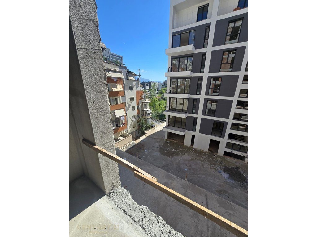 Apartament 2+1+2 Për Shitje në Kopshti Botanik Zoologjik, Tiranë