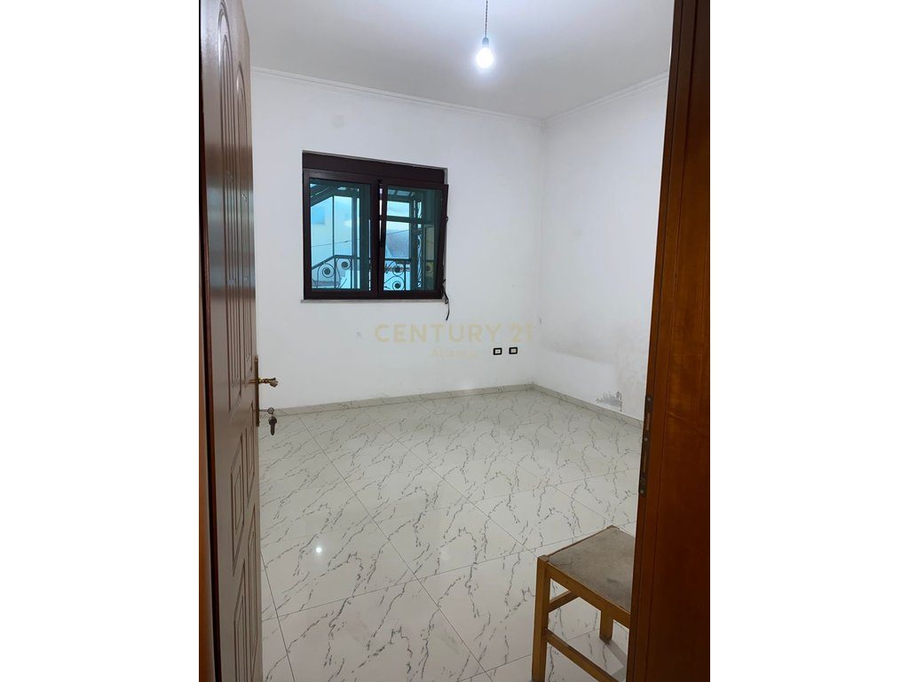 Ambient Biznesi me Qira në Qendër të Sukthit të Ri, Durrës