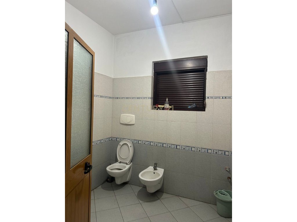 Ambient Biznesi me Qira në Qendër të Sukthit të Ri, Durrës
