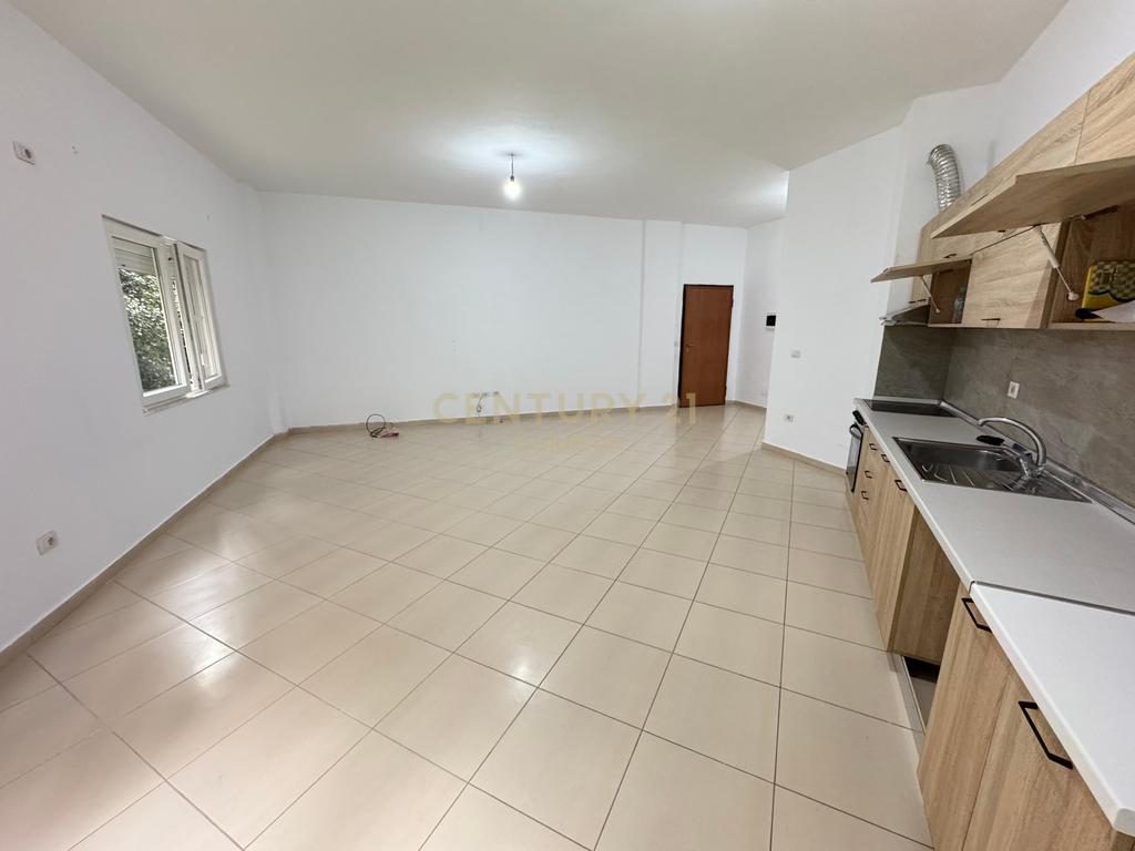 APARTAMENT 2+1+2 PER QIRA TEK LIQENI I THATE !