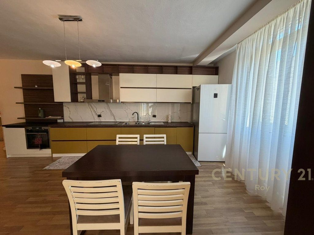 JEPET APARTAMENT 3+1+2  ME QERA NE VOLLGA , DURRES !