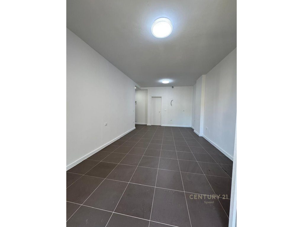 Jepet me qira Studio Apartament  tek Aura – Ideal për Zyra ose Banim !!