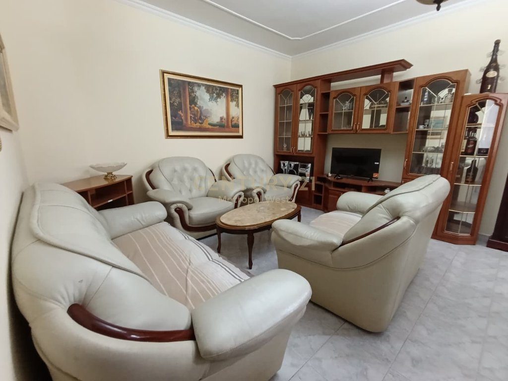 JEPET ME QIRA  APARTAMENT 3+1+2  PRANE PROKURORISE !