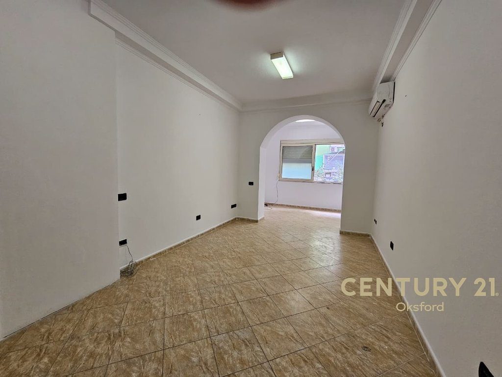 JEPET ME QERA APARTAMENT PER ZYRA NE BLLOK