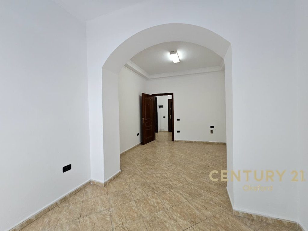 JEPET ME QERA APARTAMENT PER ZYRA NE BLLOK